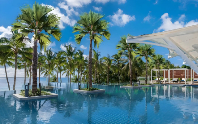 Henann Crystal Sands Resort