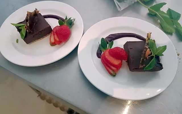 Traders Hotel & Restaurant