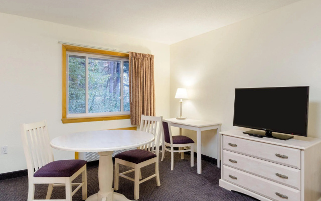Red Roof Inn Sutton