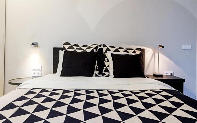Majestic 1BD Old Town Apartment by Hostlovers