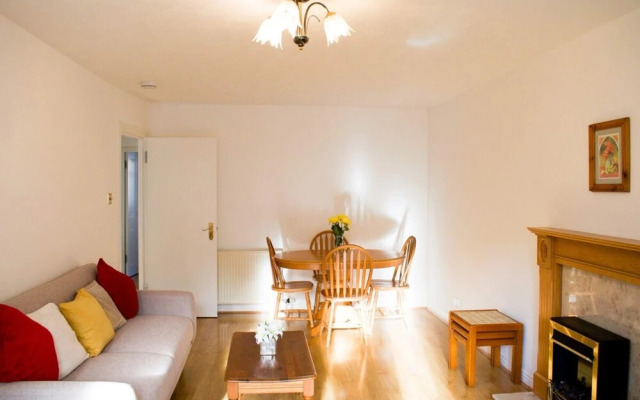 Spacious 2 Bedroom Home in Edinburgh