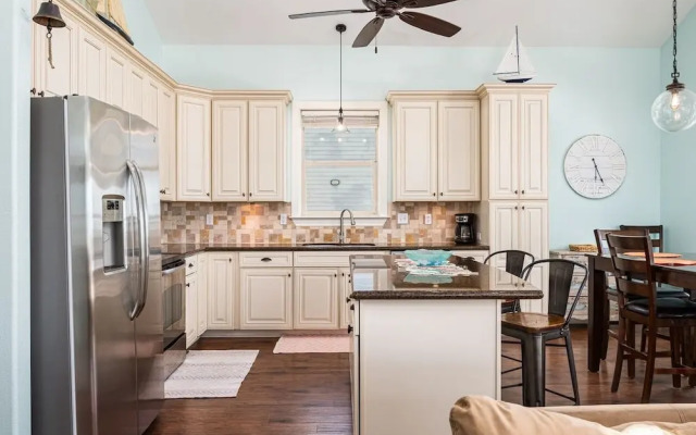 Keepin' It Reel 3 Bedroom Home by RedAwning