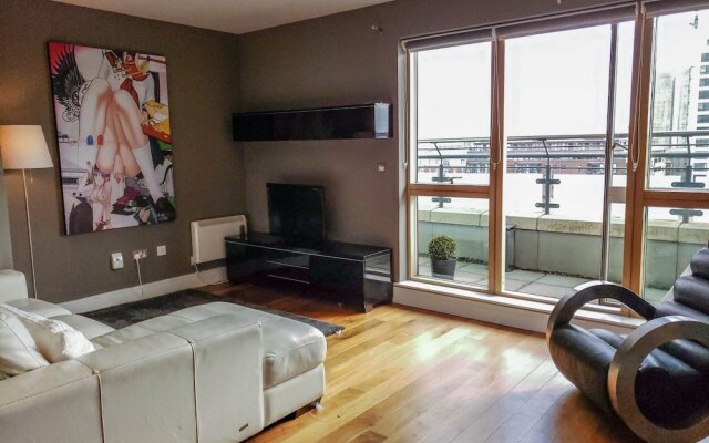 Apartment Overlooking Canal 2 Bedroom