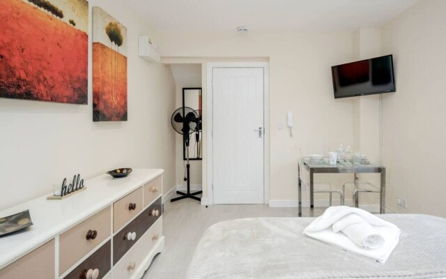 Bedford Hospital Studio Apartment - Victoria B