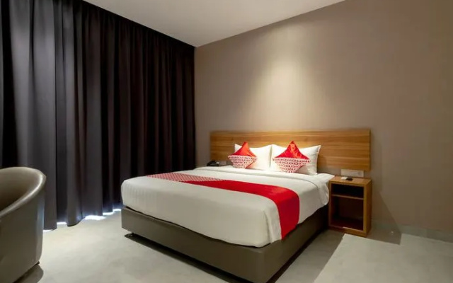 Travel Hub Hotel Kualanamu Airport