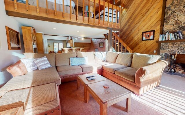 Snowcreek III 448 Pet-Friendly, Spacious and Bright, Gorgeous Meadow Views by RedAwning