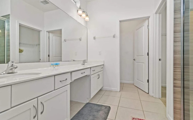 Beautiful Spacious House By Disney