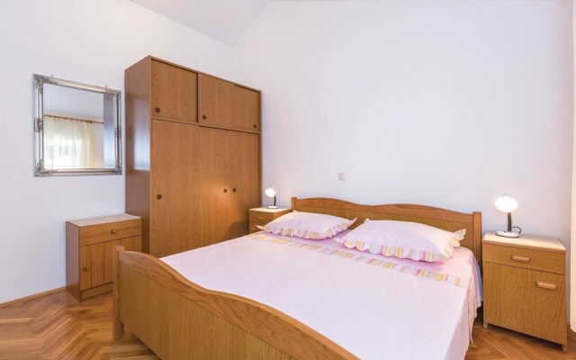 Stunning Apartment in Makarska With 3 Bedrooms and Internet