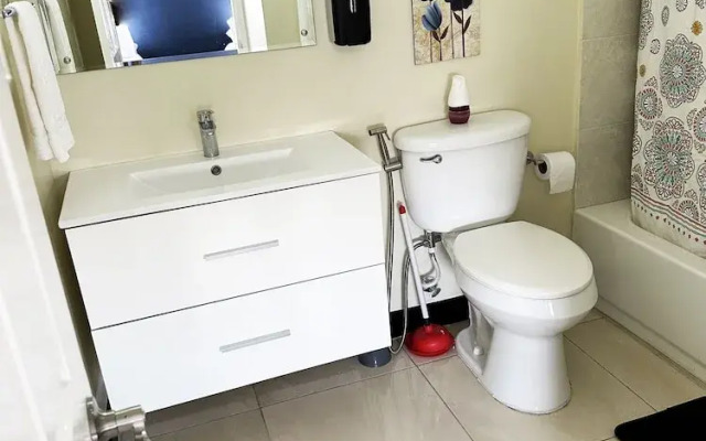 Cozy Crib 5mins from the airport
