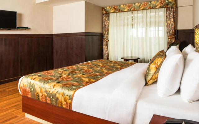 Summit Oakden Resort Mall Road