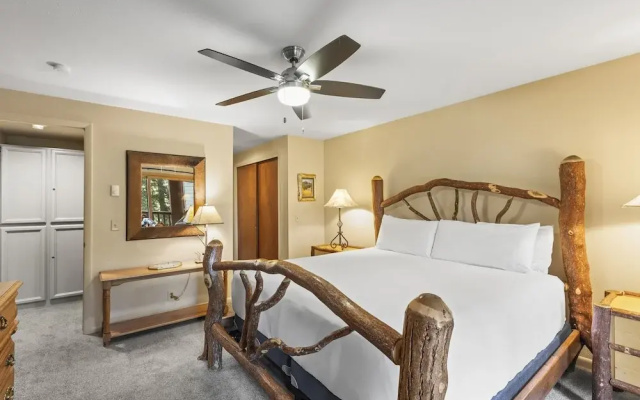 Snow Flower 068 3 Bedroom Condo by RedAwning