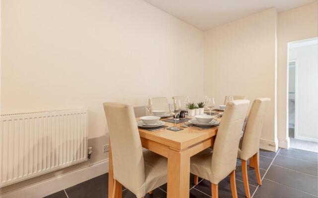 Beautiful 4 Bed House Worcester City Centre