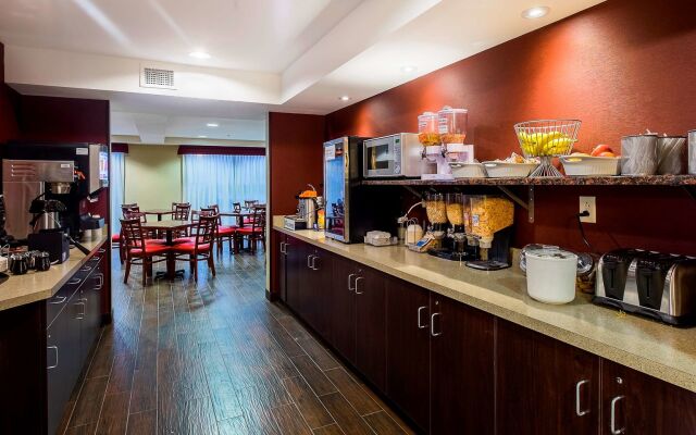 Red Roof Inn PLUS+ & Suites Malone