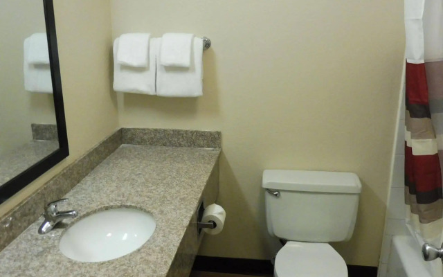 HomeTowne Studios by Red Roof & Conference Center Cortland