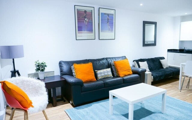 Bright 2BR Apartments Quays