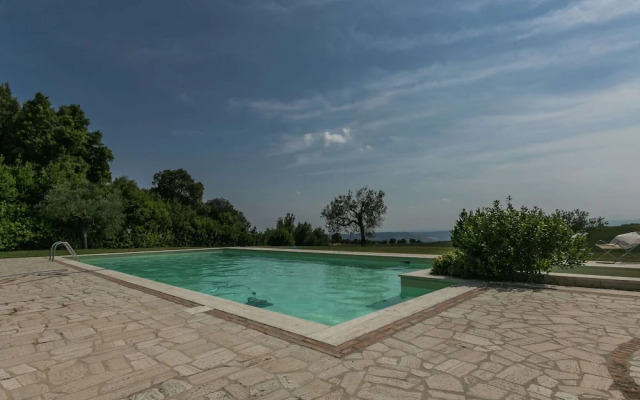 Luxury, Modern Apartment With Pool and Stunning Views