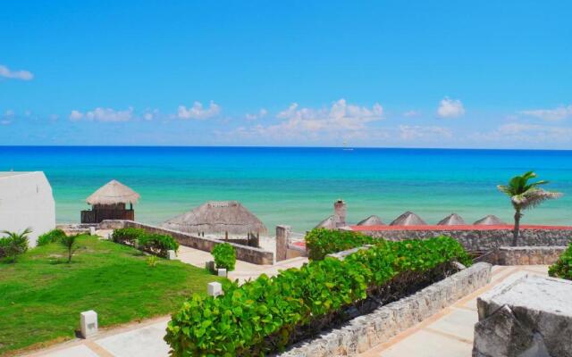 Luxury beachfront villa at Nizuc