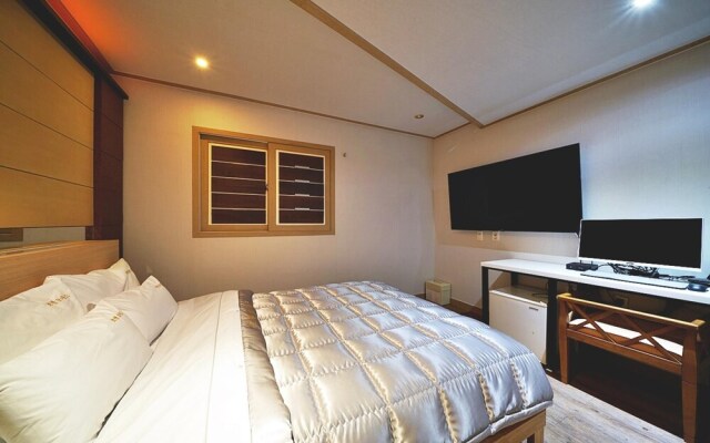 Tongyeong Omad Hotel