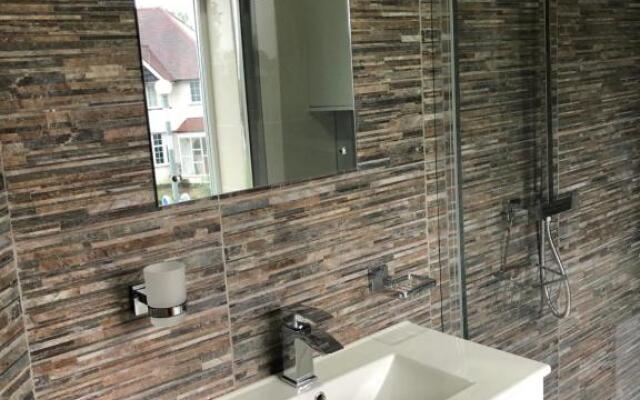 Treetops flat2 Hall Green B28