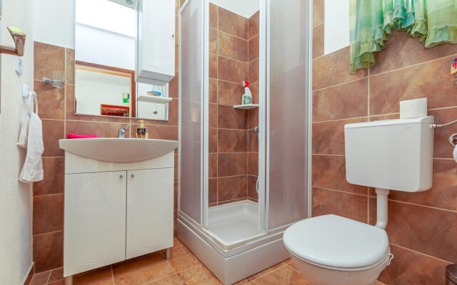 Beautiful Home in Kanica With Wifi and 2 Bedrooms