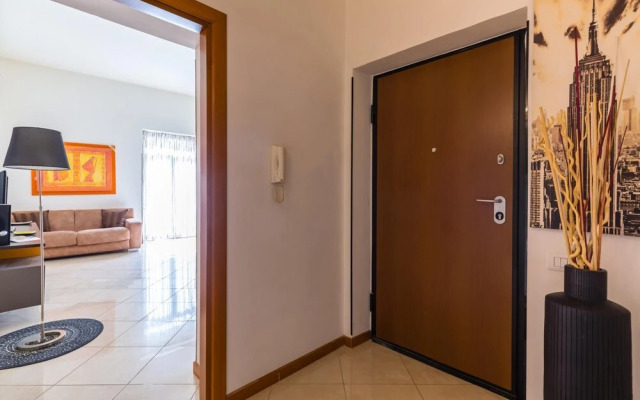 Modern Apartment Next to Piazza Dante