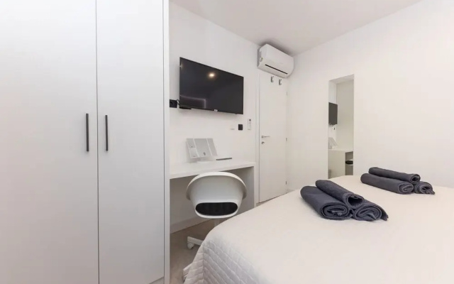 Orange Apartment - Okrug Gornji Seaside Retreat