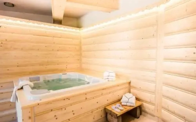 Rezydencja Gaudi SPA z kominkiem