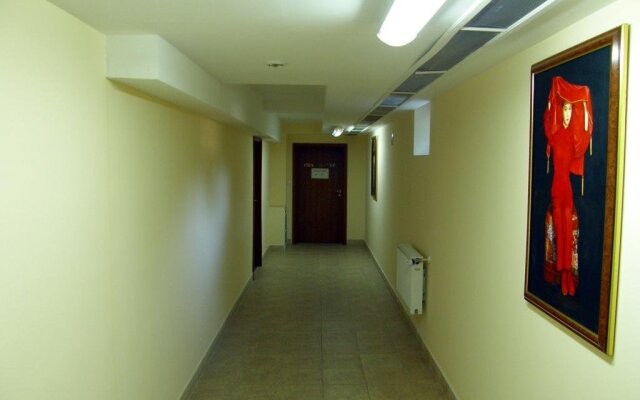 Center Hotel & Restaurant