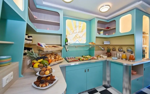 Bernstein 50'S Seaside Motel