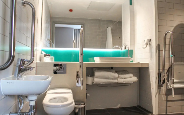 Holiday Inn Express London Heathrow T4 by IHG