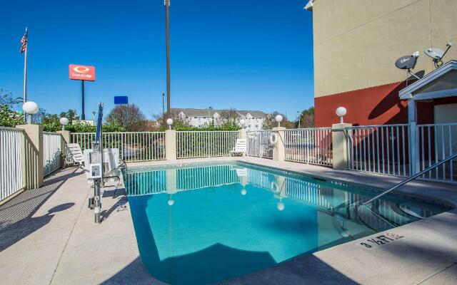 Econo Lodge Inn and Suites