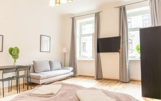 Charming 2BR Apt Close to Westbahnhof