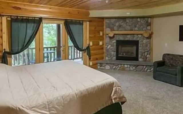 Log Gables - Lake Front