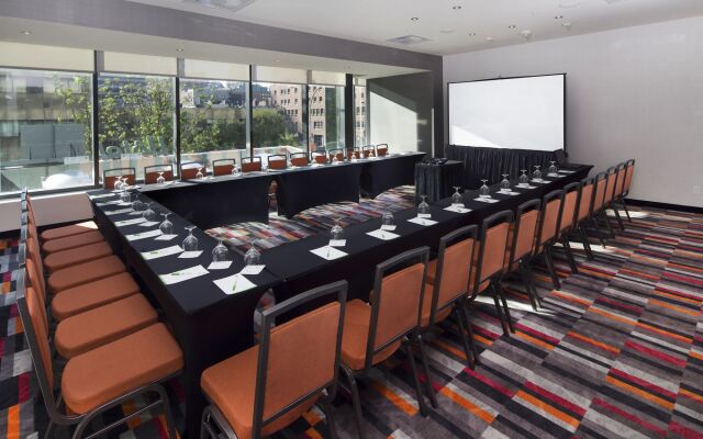 Holiday Inn Hotel & Suites Montreal Centre-ville Ouest by IHG