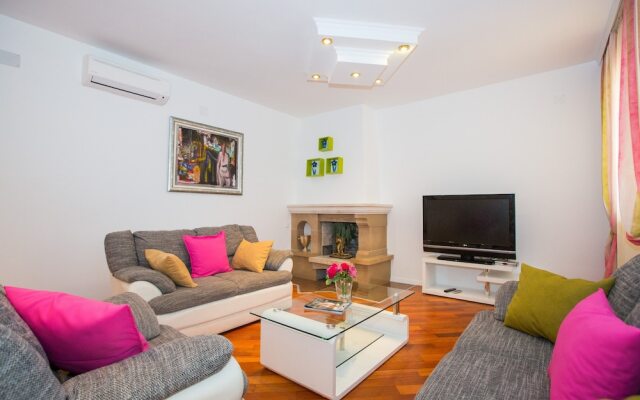 City Apartments Lani 3