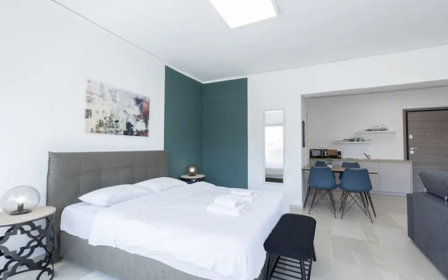 Spacious Urban Retreat Central 2-bedroom Haven for 8