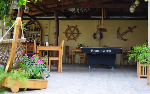 Captain's Lodge and Bar