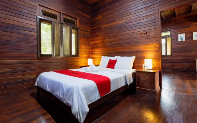 RedDoorz Resort @ Taman Wisata Mangrove