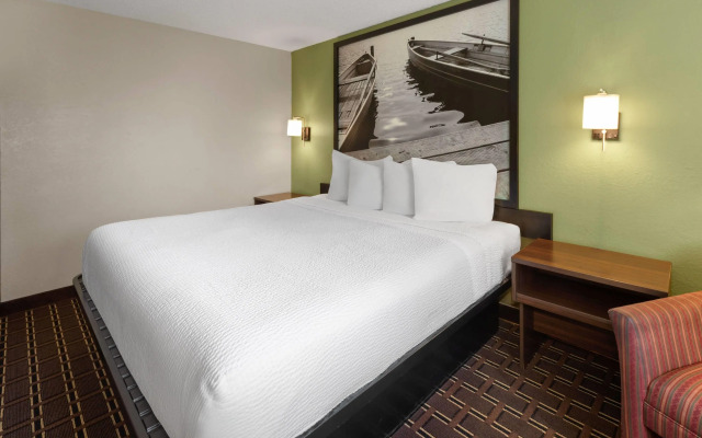 Super 8 by Wyndham Winona MN