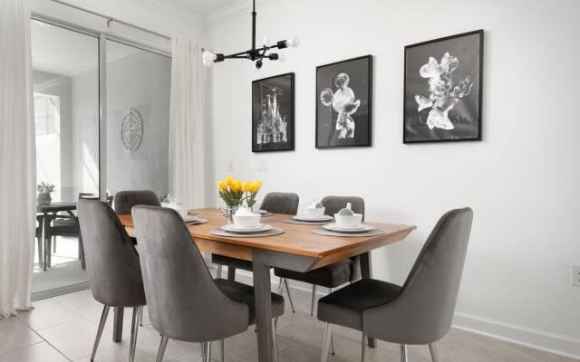 Chic townhouse with private pool near Disney