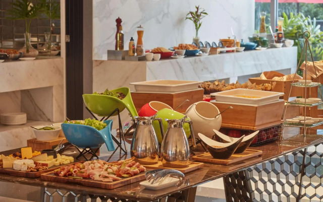 Novotel Suites Manila at Acqua