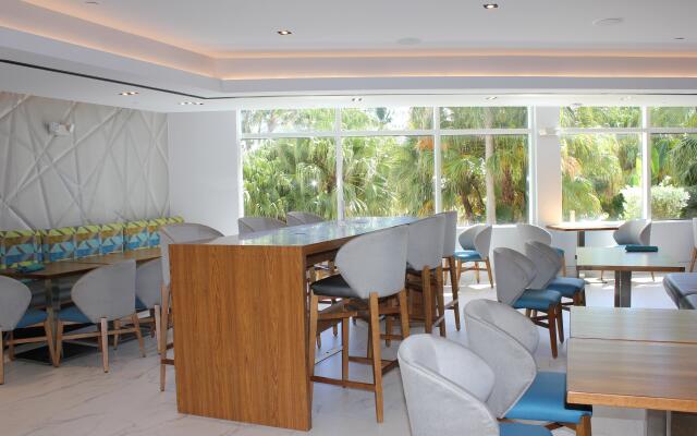 Holiday Inn Miami Beach - Oceanfront by IHG