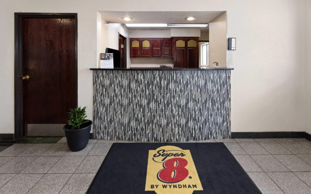 Super 8 by Wyndham South Boston VA