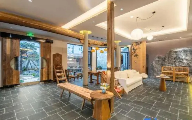 Sanjiantang Centennial Huishang Yujia (Yueliangwan Branch)