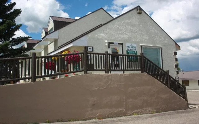 Outpost Motel & Kitchenette Suites