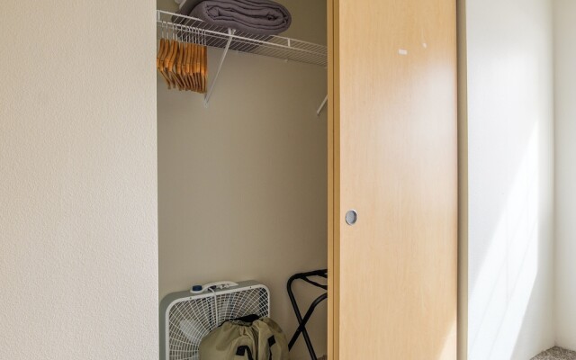 Eastside 1 & 2 BR Apts with balcony by Frontdesk