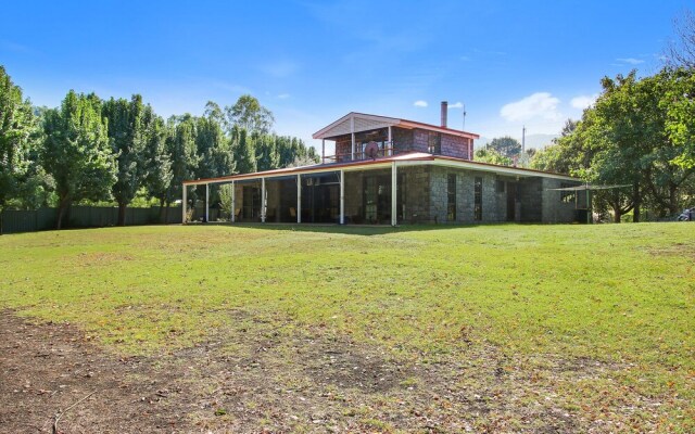 Porepunkah Elms