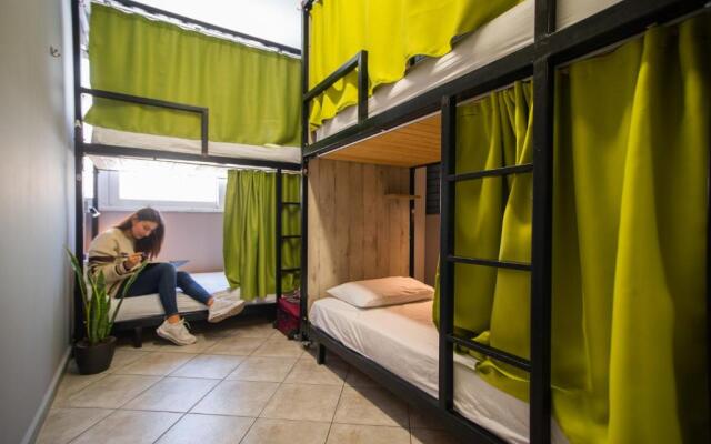 Bedway Athens Hostel