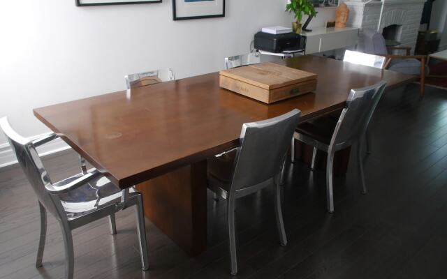 Stunning Two Level Home 3 Bedrooms