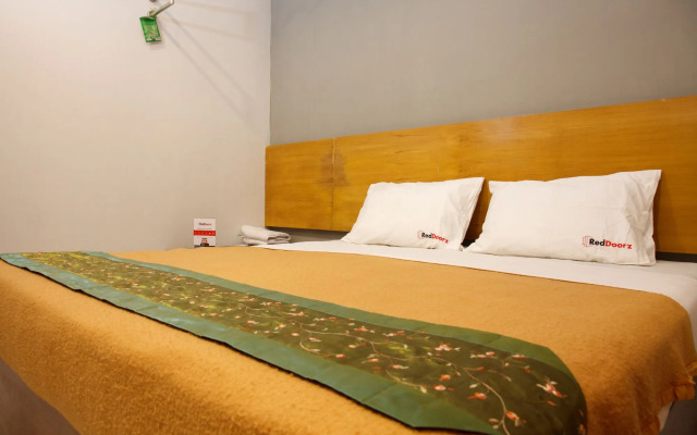 Santo Guest House by RedDoorz